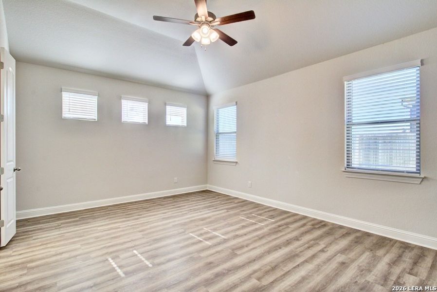 Spacious, unfurnished interior of a new home in Piedmont, San Antonio (Image 14).