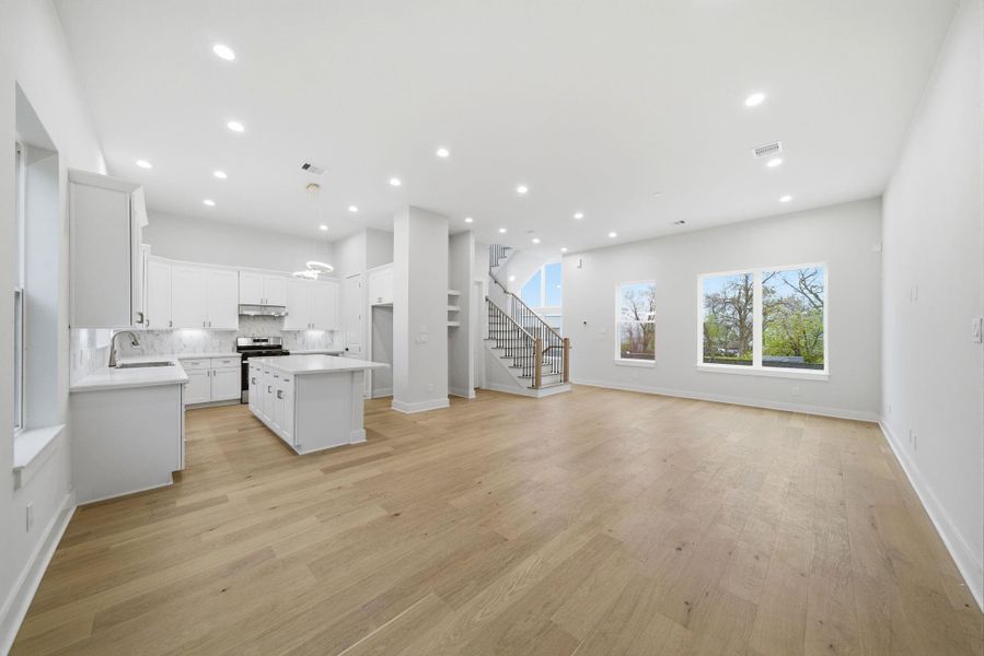 Spacious, unfurnished interior of a new home in , Houston (Image 31).