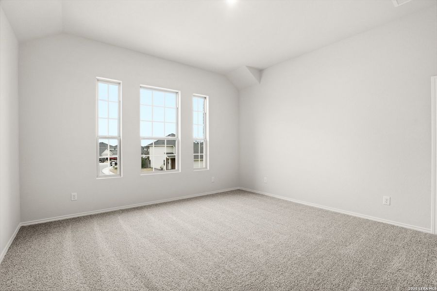Spacious, unfurnished interior of a new home in Blue Ridge Ranch, San Antonio (Image 23).