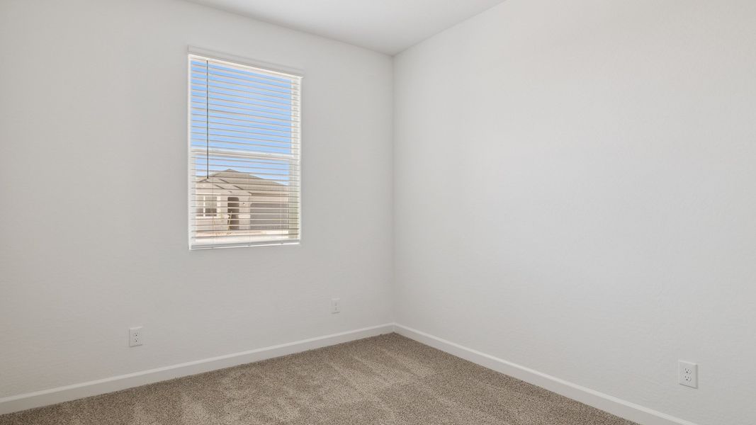 Spacious, unfurnished interior of a new home in Quail Ranch, San Tan Valley (Image 24).