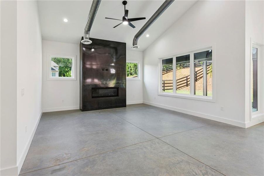 Spacious, unfurnished interior of a new home in , Marietta (Image 19).
