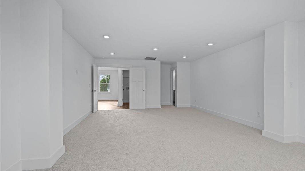 First-class primary suite with en-suite bath and high standards throughout