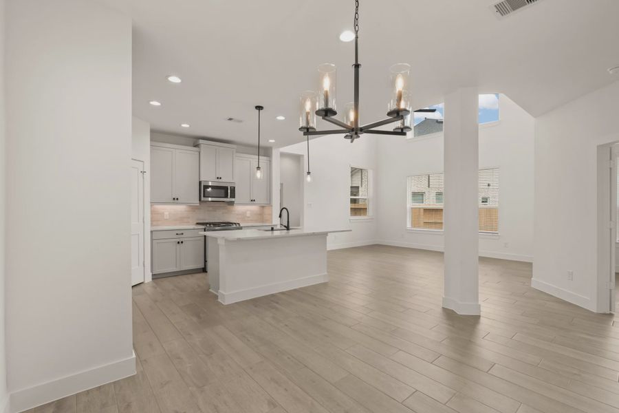 Representative unfurnished interior of a home built from the San Francisco by Chesmar Homes in Wood Leaf Reserve, Tomball (Image 8).
