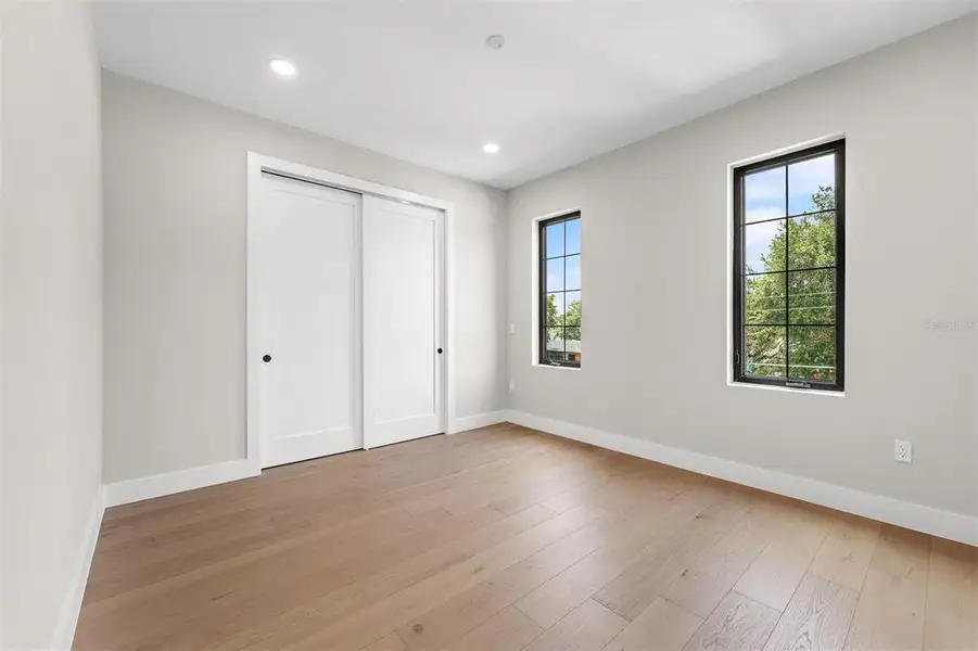 Spacious, unfurnished interior of a new home in , Orlando (Image 29).