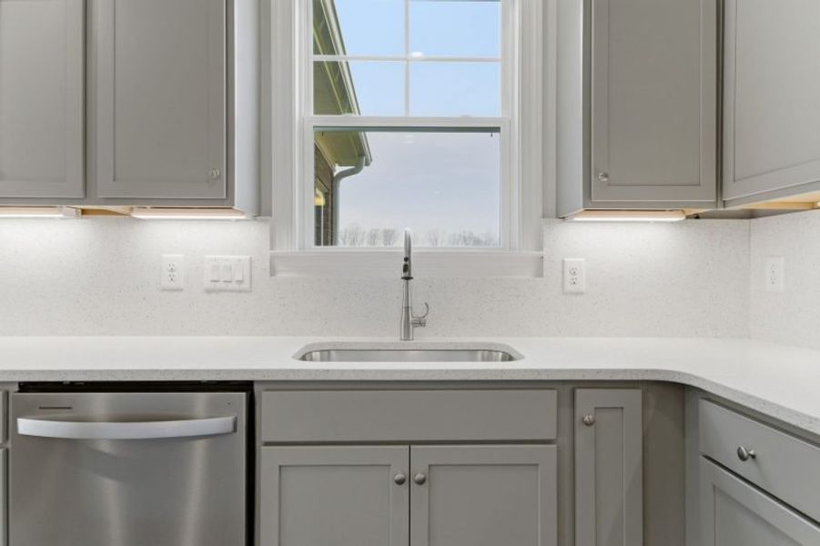 Representative interior finishes for a home built from the Fairfield Lux by Keystone Homes NC in Weybridge, Burlington (Image 23).