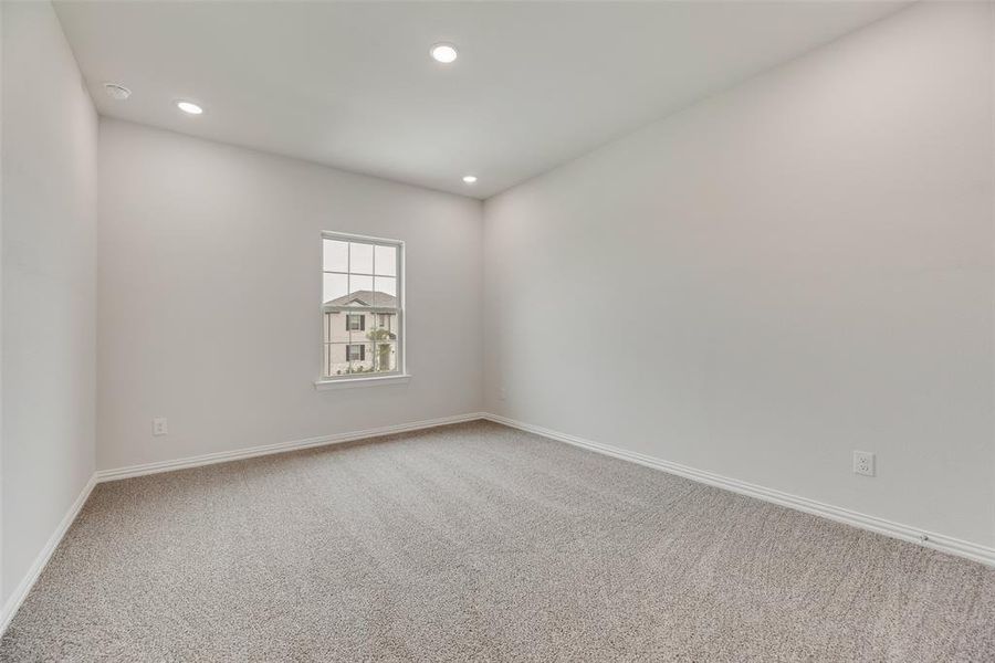 Spacious, unfurnished interior of a new home in Villages of Hurricane Creek, Anna (Image 28).