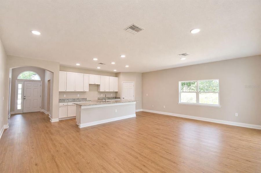 Spacious, unfurnished interior of a new home in , Winter Haven (Image 30).