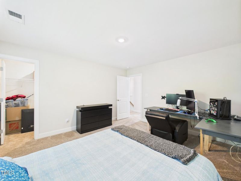 CAM01608G0-PR0104-STILL059