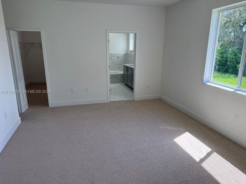 Spacious, unfurnished interior of a new home in , Homestead (Image 13).