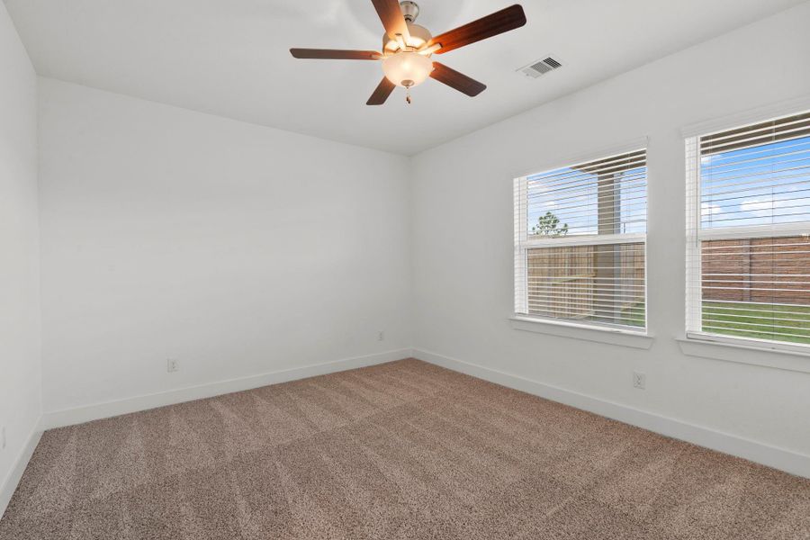 Spacious, unfurnished interior of a new home in Meridiana, Iowa Colony (Image 16).