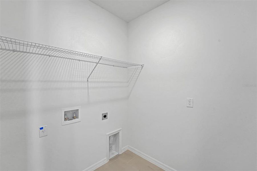 Spacious, unfurnished interior of a new home in Shores at Mirada, San Antonio (Image 11).