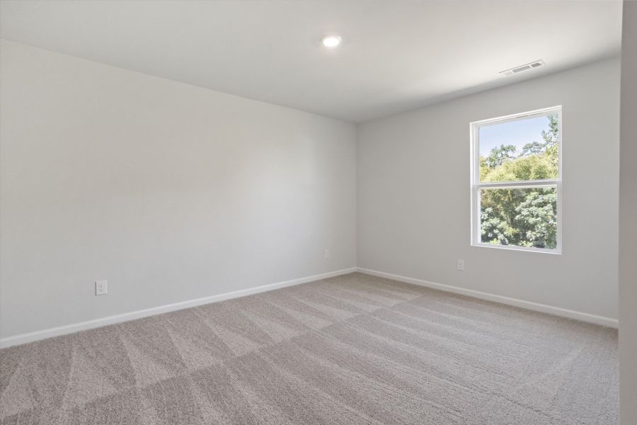 Spacious, unfurnished interior of a new home in Cambridge Reserve, Angier (Image 25).