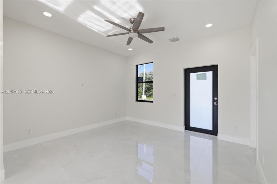 Spacious, unfurnished interior of a new home in , Lehigh Acres (Image 17).