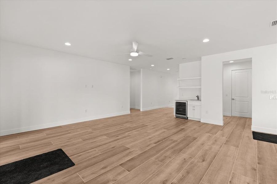 Spacious, unfurnished interior of a new home in , Winter Park (Image 23).
