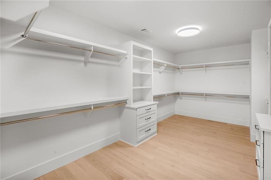 Spacious, unfurnished interior of a new home in , Atlanta (Image 22).