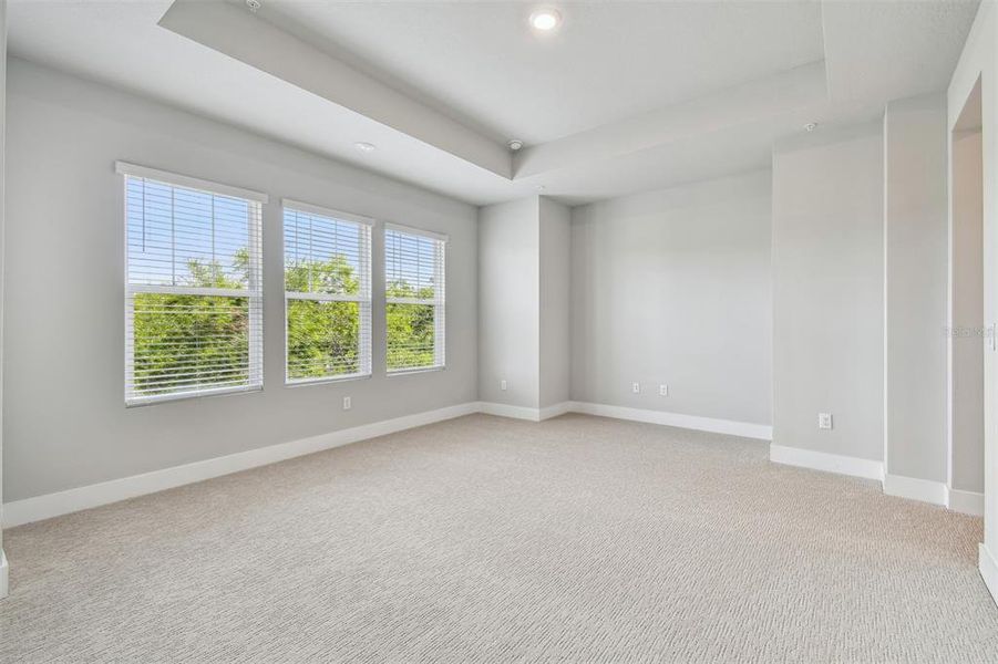 Spacious, unfurnished interior of a new home in Towns at Union, St. Petersburg (Image 21).