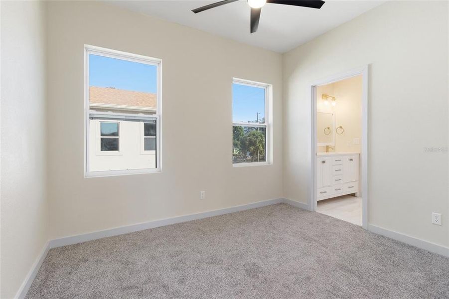 Spacious, unfurnished interior of a new home in , St. Petersburg (Image 21).