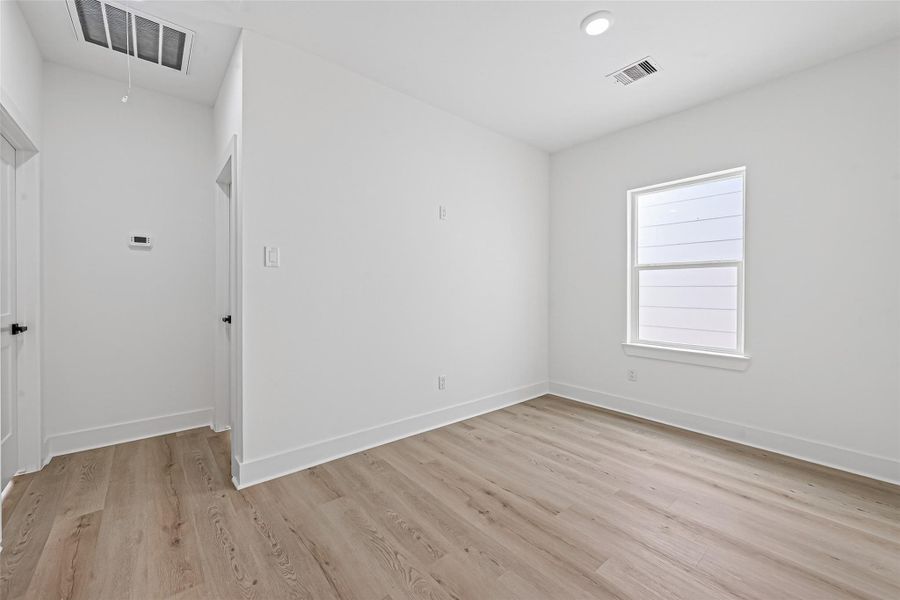Spacious, unfurnished interior of a new home in , Houston (Image 21).
