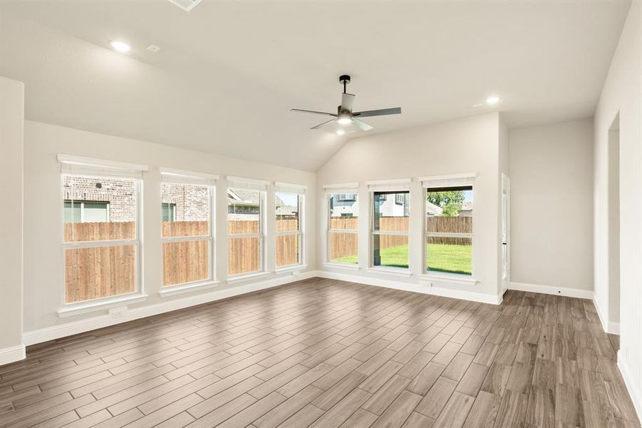 Spacious, unfurnished interior of a new home in Maplewood, Glenn Heights (Image 15).