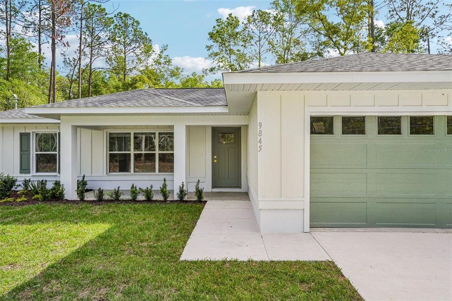 Exterior details and patio area of a home in , Citrus Springs (Image 40).