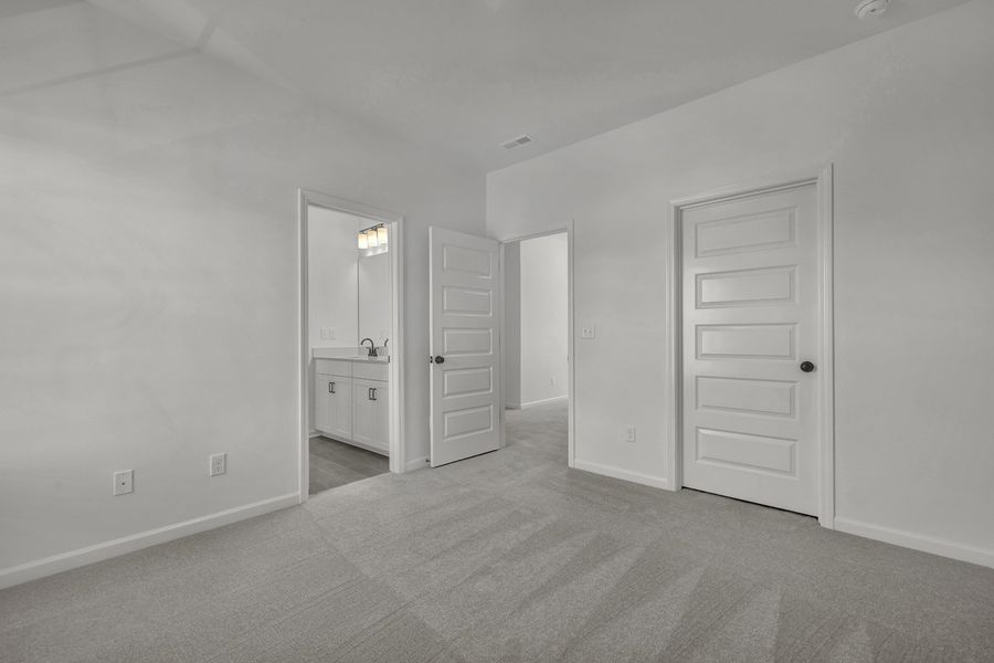Spacious, unfurnished interior of a new home in Grand Park, Leland (Image 31).