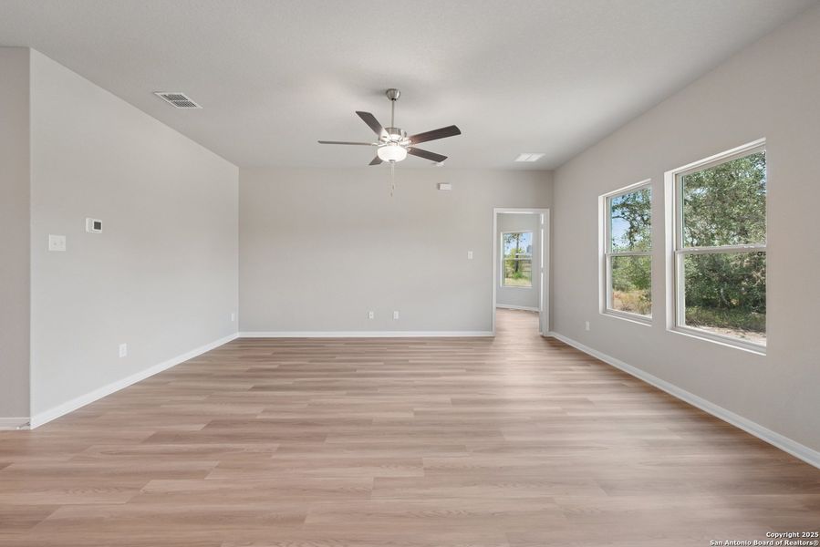Spacious, unfurnished interior of a new home in Jordan's Ranch, San Antonio (Image 9). Spacious, unfurnished interior of a new home in Jordan's Ranch, San Antonio (Image 9).