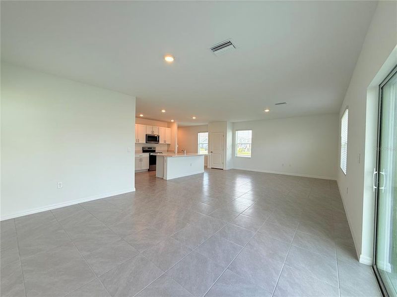 Spacious, unfurnished interior of a new home in Mirada, San Antonio (Image 20). Spacious, unfurnished interior of a new home in Mirada, San Antonio (Image 20).