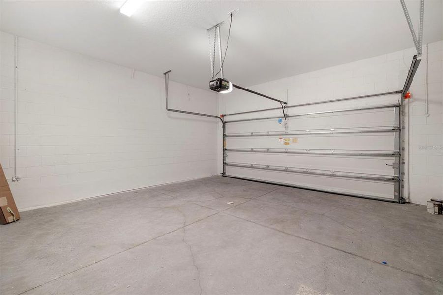 Spacious, unfurnished interior of a new home in Park View at the Hills, Minneola (Image 10).