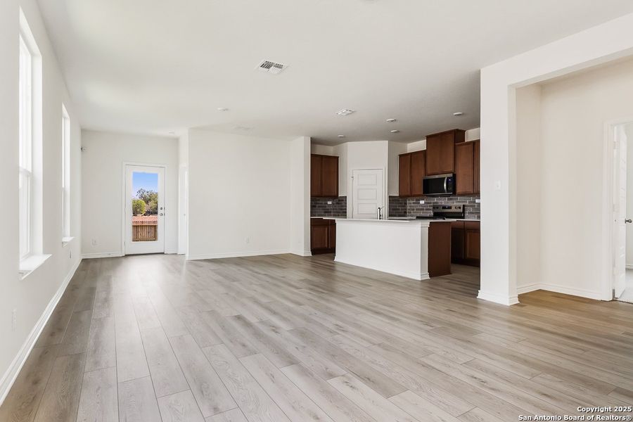 Spacious, unfurnished interior of a new home in Woodside Farms, Seguin (Image 4). Spacious, unfurnished interior of a new home in Woodside Farms, Seguin (Image 4).