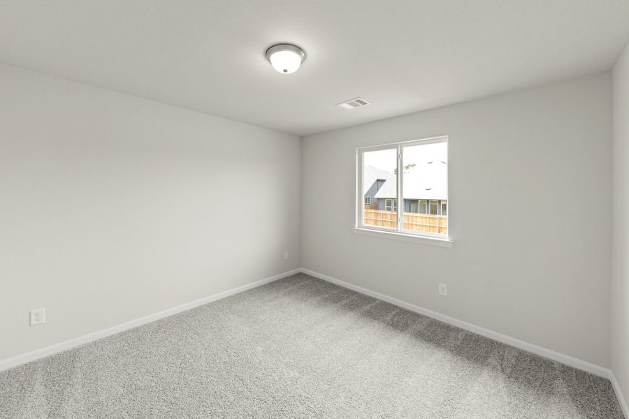 Spacious, unfurnished interior of a new home in Keeneland, Aubrey (Image 19).