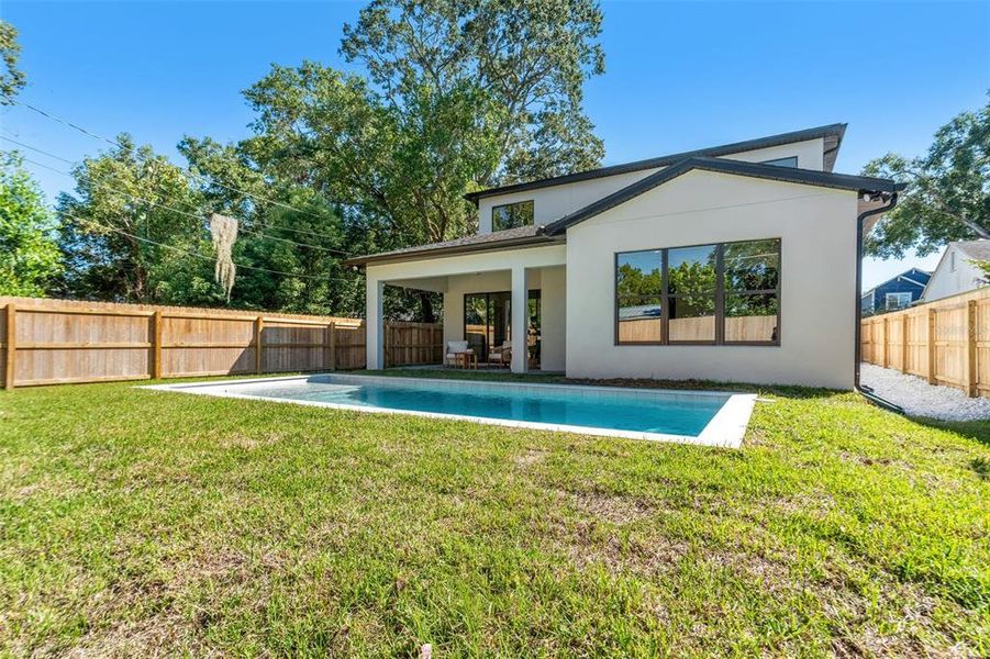 Exterior details and patio area of a home in , Orlando (Image 3).