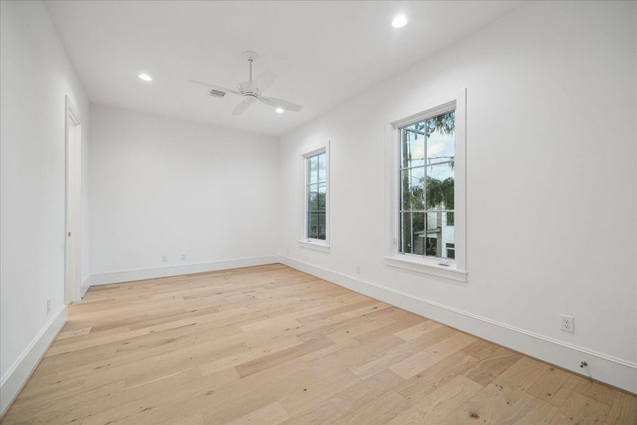 Spacious, unfurnished interior of a new home in , Houston (Image 29).