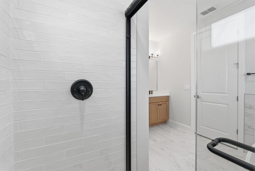 Representative interior finishes for a home built from the Bayview by SeaGate Homes in Beachview Cove, Ormond Beach (Image 24).