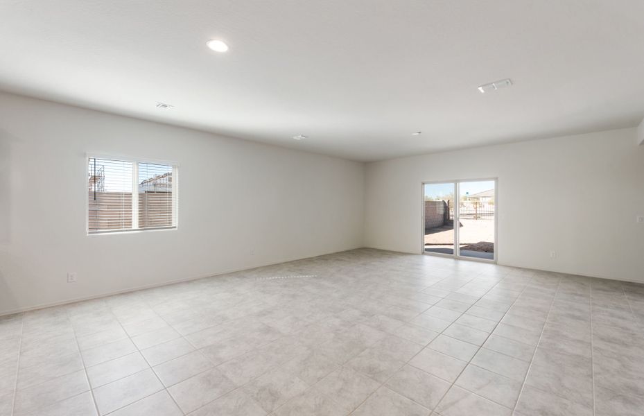 Spacious, unfurnished interior of a new home in Copper Falls, Buckeye (Image 17).