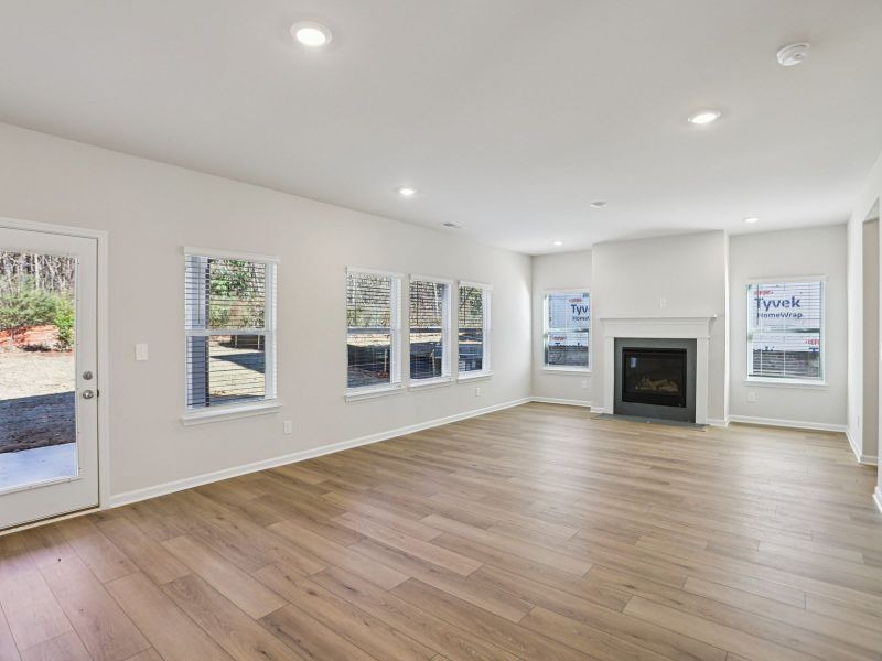 Spacious, unfurnished interior of a new home in Westmont Preserve, Powder Springs (Image 12).