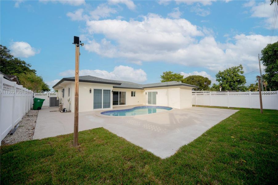 Exterior details and patio area of a home in , Miramar (Image 26).