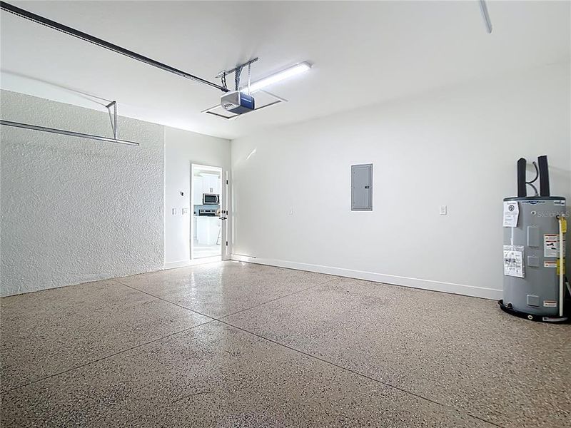Spacious, unfurnished interior of a new home in , Lehigh Acres (Image 22).