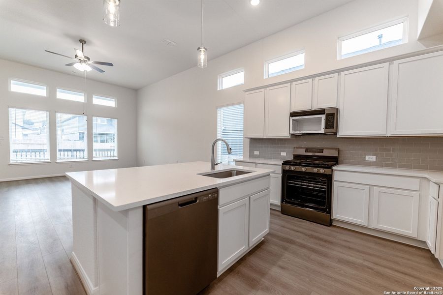 Furnished interior view inside a new home in Homestead, Schertz (Image 7).