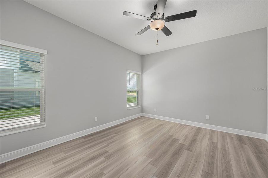 Spacious, unfurnished interior of a new home in Gum Lake Preserve, Lake Alfred (Image 27).