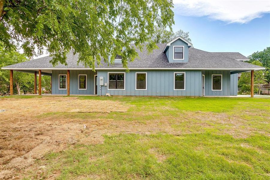Exterior details and patio area of a home in , Granbury (Image 20).