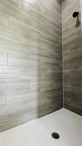 Spacious, unfurnished interior of a new home in , Labelle (Image 24).