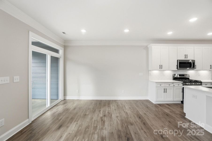 Spacious, unfurnished interior of a new home in Harrisburg Village, Harrisburg (Image 33).