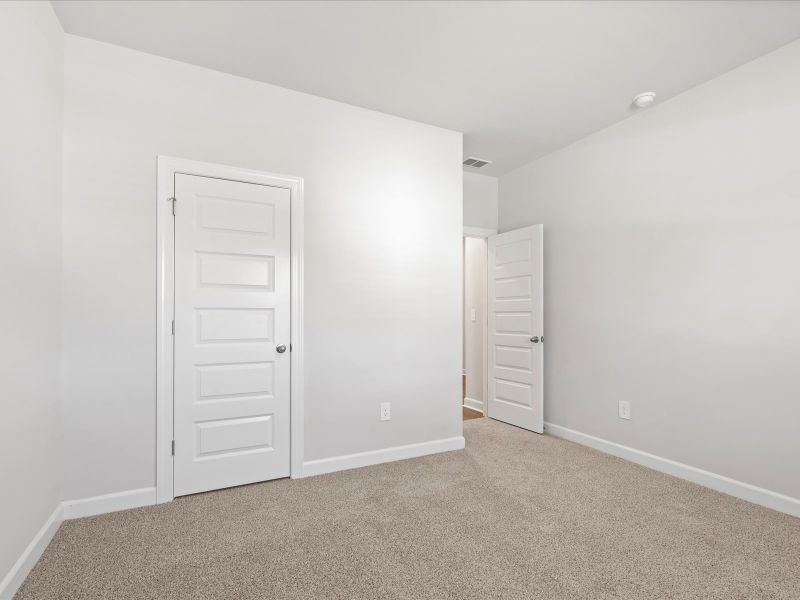 Spacious, unfurnished interior of a new home in Holland Park, Spartanburg (Image 20).