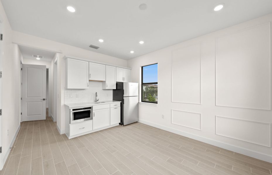 Representative furnished interior of a home built from the Concord by DiVosta in Talon Preserve on Palmer Ranch, Nokomis (Image 6).