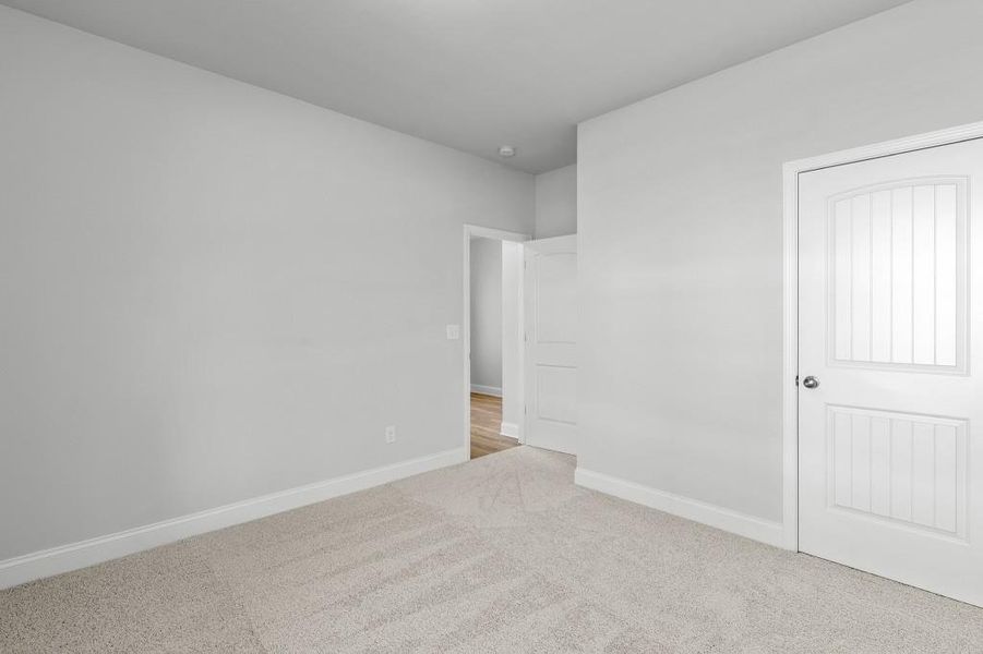 Spacious, unfurnished interior of a new home in , Homer (Image 25).