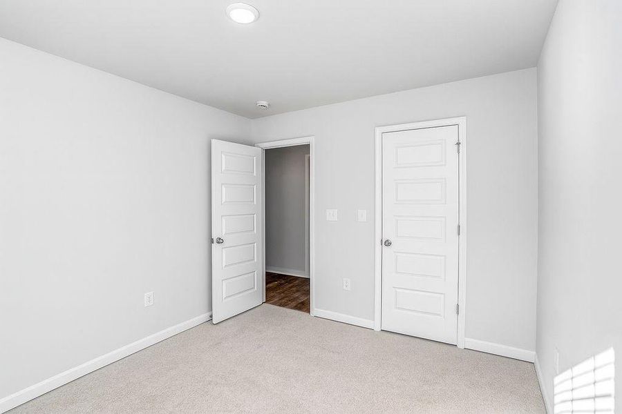 Spacious, unfurnished interior of a new home in , Macon (Image 27).