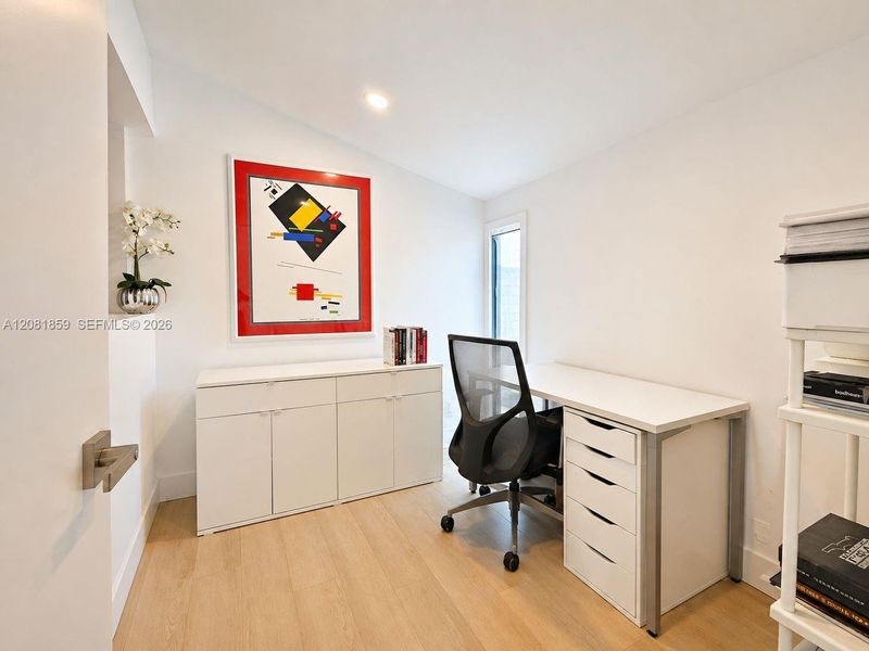 Furnished interior view inside a new home in , Fort Lauderdale (Image 21).