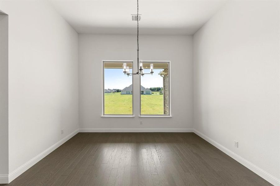 15. 409 Spoonbill - Dining