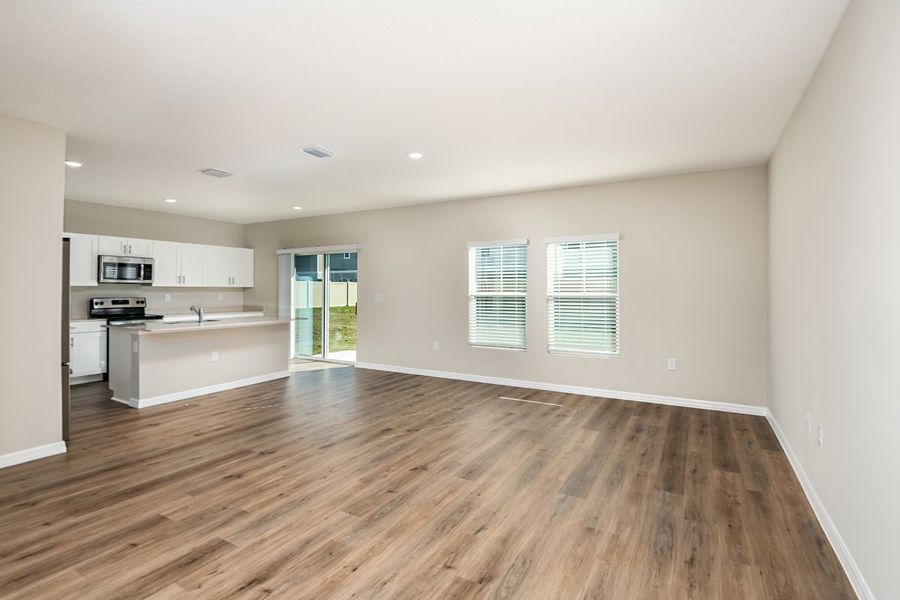 Spacious, unfurnished interior of a new home in Crosswinds, Haines City (Image 9).