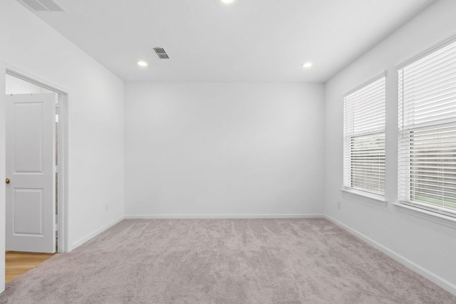 Spacious, unfurnished interior of a new home in Arcadia 40s, Missouri City (Image 47). Spacious, unfurnished interior of a new home in Arcadia 40s, Missouri City (Image 47).